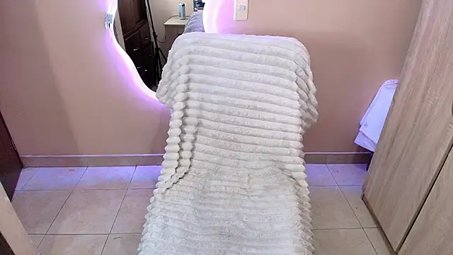 catte jensen online show from December 2025 04:25:01 AM