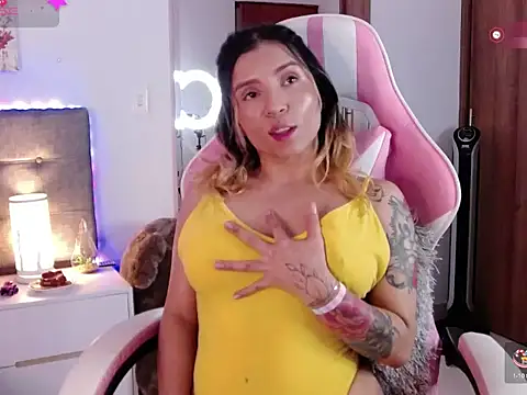 Antonella Lee online show from December 2025 08:30:01 PM