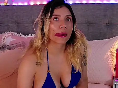 Snapshot of Antonella_Lee chatting on November 2025 01:53:01 AM Antonella Lee online show from November 2025 01:53:01 AM