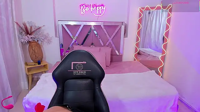 ISABELA TAY online show from November 2025 11:44:01 AM