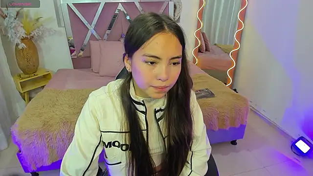 ISABELA TAY online show from November 2025 11:43:02 AM