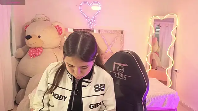 ISABELA TAY online show from January 2026 11:48:01 AM