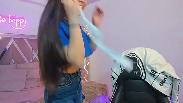 ISABELA TAY online show from November 2025 11:43:02 AM