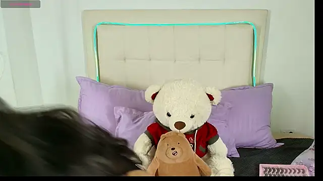 Daphne Hills online show from March 2026 06:48:01 PM