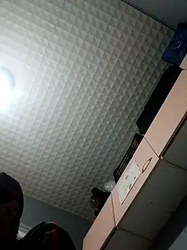 hotguy71000 online show from December 2025 05:11:01 PM