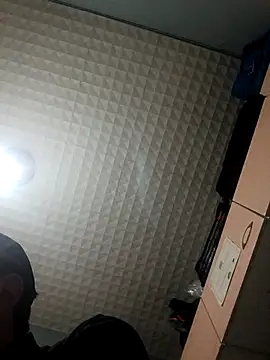 hotguy71000 online show from December 2025 04:52:02 PM