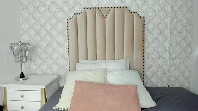 fallon grey online show from December 2025 08:09:02 PM