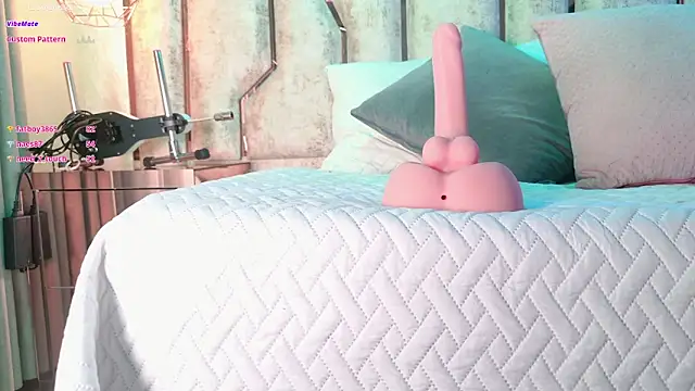 Caroline palmerr online show from December 2025 03:17:02 AM