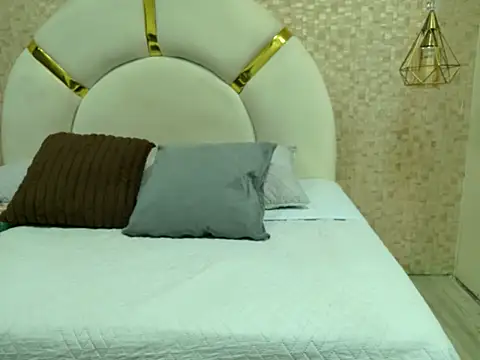 Caroline palmerr online show from November 2025 03:10:01 AM