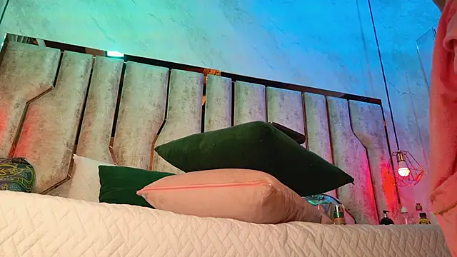 Caroline palmerr online show from December 2025 03:24:02 AM