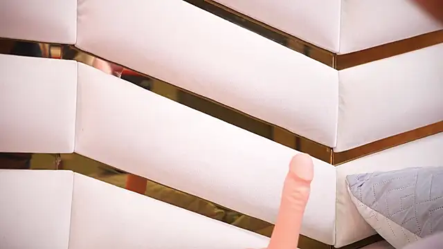 Caroline palmerr online show from February 2026 07:16:01 PM