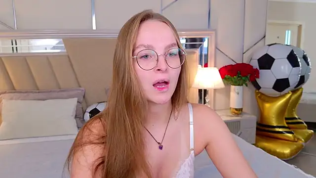 Snapshot of MadisonSmitt chatting on July 2026 05:08:01 AM MadisonSmitt online show from July 2026 05:08:01 AM