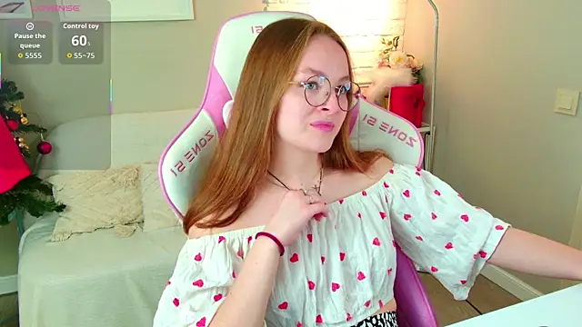 MadisonSmitt online show from December 2025 05:08:01 AM