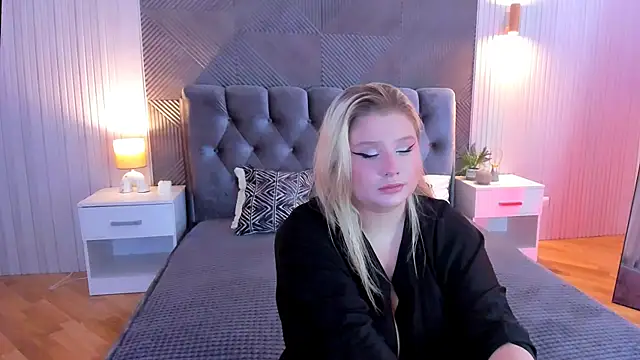 EmiliaStanley online show from December 2025 05:42:01 AM