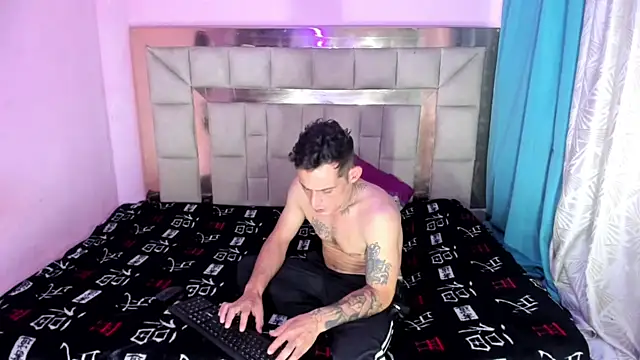 Sexybigjefffx online show from December 2025 09:03:02 PM