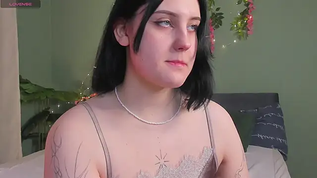 Snapshot of hey_tessa chatting on December 2025 11:23:02 AM hey tessa online show from December 2025 11:23:02 AM