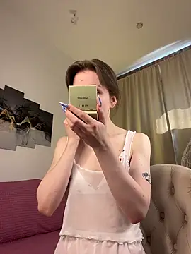 Snapshot of Shy_Vivi chatting on June 2026 01:23:02 PM Shy Vivi online show from June 2026 01:23:02 PM