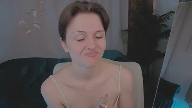 Shy Vivi online show from April 2026 03:27:02 PM