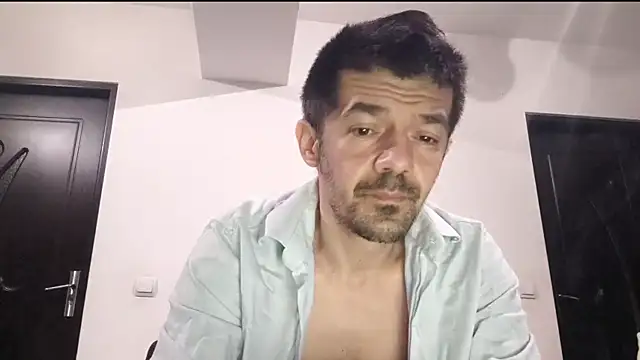 Snapshot of Dale_E chatting on May 2026 11:31:01 PM Dale E online show from May 2026 11:31:01 PM