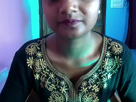 Snapshot of Riyya_00 chatting on November 2025 06:07:01 AM Riyya 00 online show from November 2025 06:07:01 AM