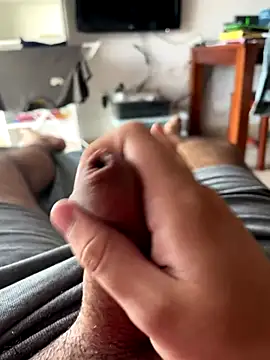 Snapshot of Yannick04 chatting on November 2025 01:37:02 PM Yannick04 online show from November 2025 01:37:02 PM