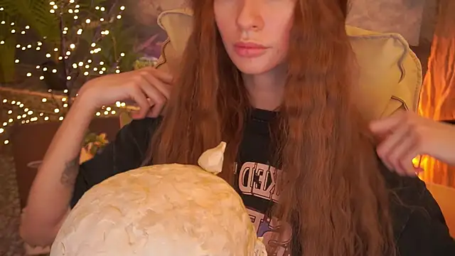 Nicol Moonn online show from March 2026 02:00:01 PM