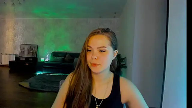 Snapshot of Kira_love_81 chatting on June 2026 04:17:01 AM Kira love 81 online show from June 2026 04:17:01 AM