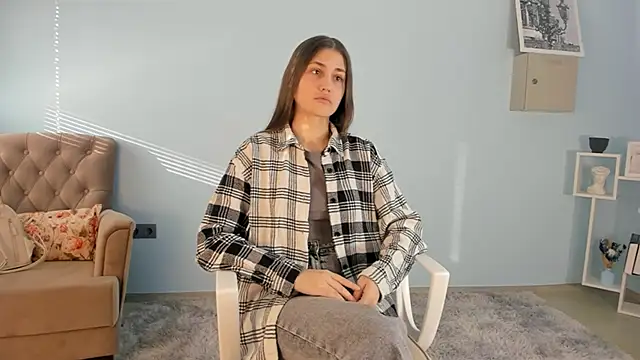 Snapshot of LucilaCashen chatting on November 2025 07:13:01 AM LucilaCashen online show from November 2025 07:13:01 AM