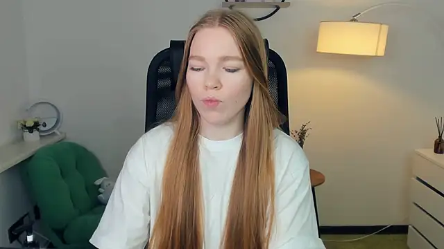 LavetaShiroma online show from November 2025 09:36:01 PM