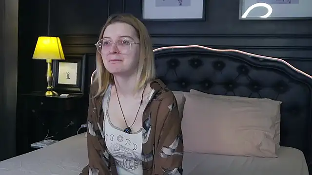 LindaGrant online show from November 2025 08:13:01 PM