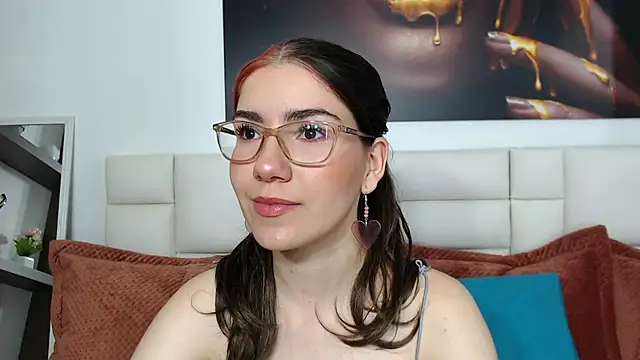 AriLumi online show from November 2025 07:25:02 PM