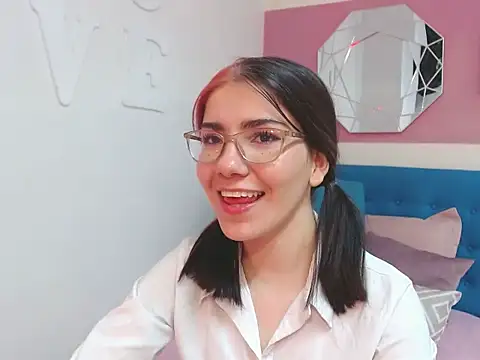 AriLumi online show from November 2025 09:57:02 PM