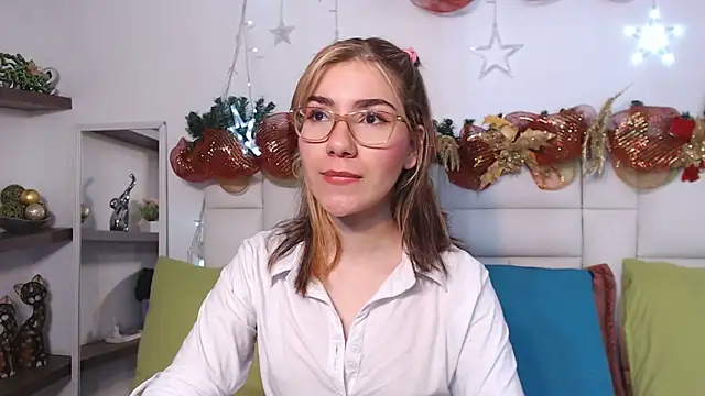 AriLumi online show from December 2025 07:36:05 PM