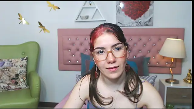 AriLumi online show from November 2025 07:47:02 PM