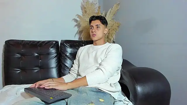 ZeusBrant online show from April 2026 01:04:02 PM