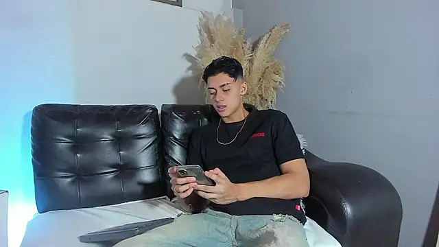 ZeusBrant online show from March 2026 02:01:01 PM