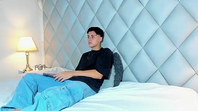 ZeusBrant online show from March 2026 02:00:01 PM