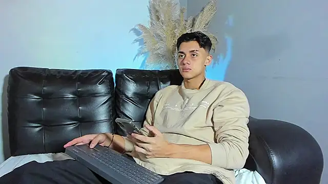 ZeusBrant online show from April 2026 01:15:01 PM