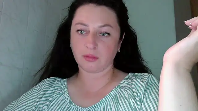 Snapshot of MelinaAx chatting on July 2026 07:31:01 PM MelinaAx online show from July 2026 07:31:01 PM