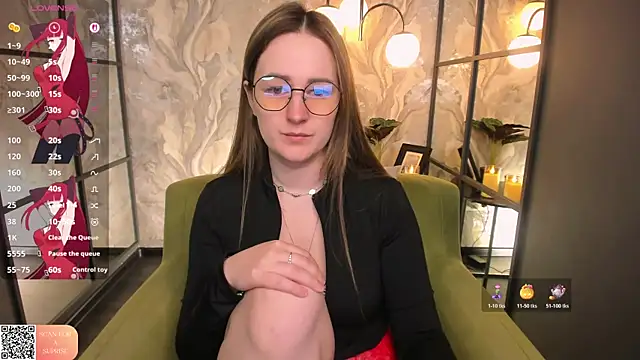 Snapshot of EmmaBloomm chatting on June 2026 06:30:01 AM EmmaBloomm online show from June 2026 06:30:01 AM