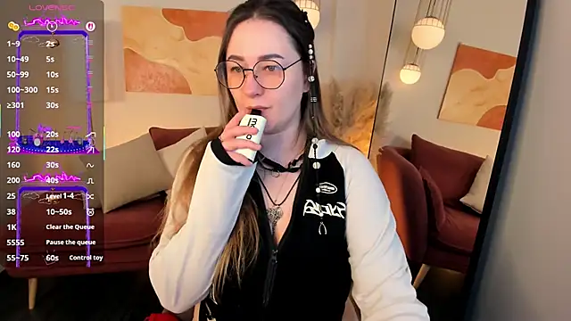 EmmaBloomm online show from December 2025 09:09:02 PM