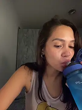 carolsapequinha online show from April 2026 10:21:02 AM