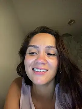 carolsapequinha online show from April 2026 11:22:02 PM