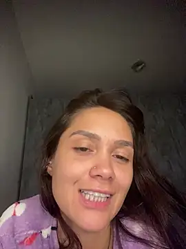 carolsapequinha online show from May 2026 09:35:02 PM