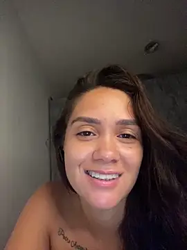 carolsapequinha online show from April 2026 12:01:01 PM