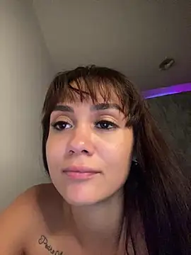 carolsapequinha online show from April 2026 03:15:01 AM
