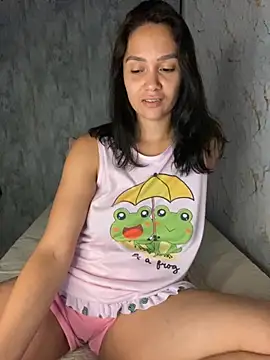 Snapshot of carolsapequinha chatting on November 2025 12:27:02 PM carolsapequinha online show from November 2025 12:27:02 PM