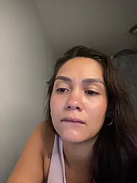 carolsapequinha online show from April 2026 11:28:01 AM