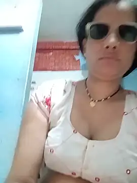 Snapshot of beutiful_hot chatting on June 2026 06:20:01 PM beutiful hot online show from June 2026 06:20:01 PM