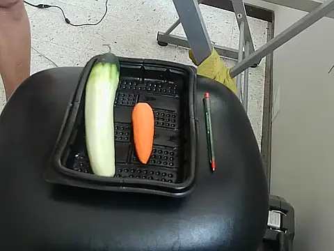 ivana latina online show from December 2025 07:16:02 PM